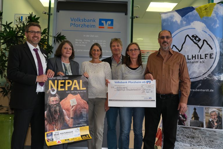 Nepalhilfe wird von Volksbank Pforzheim mit 1000 Euro Spende unterstützt